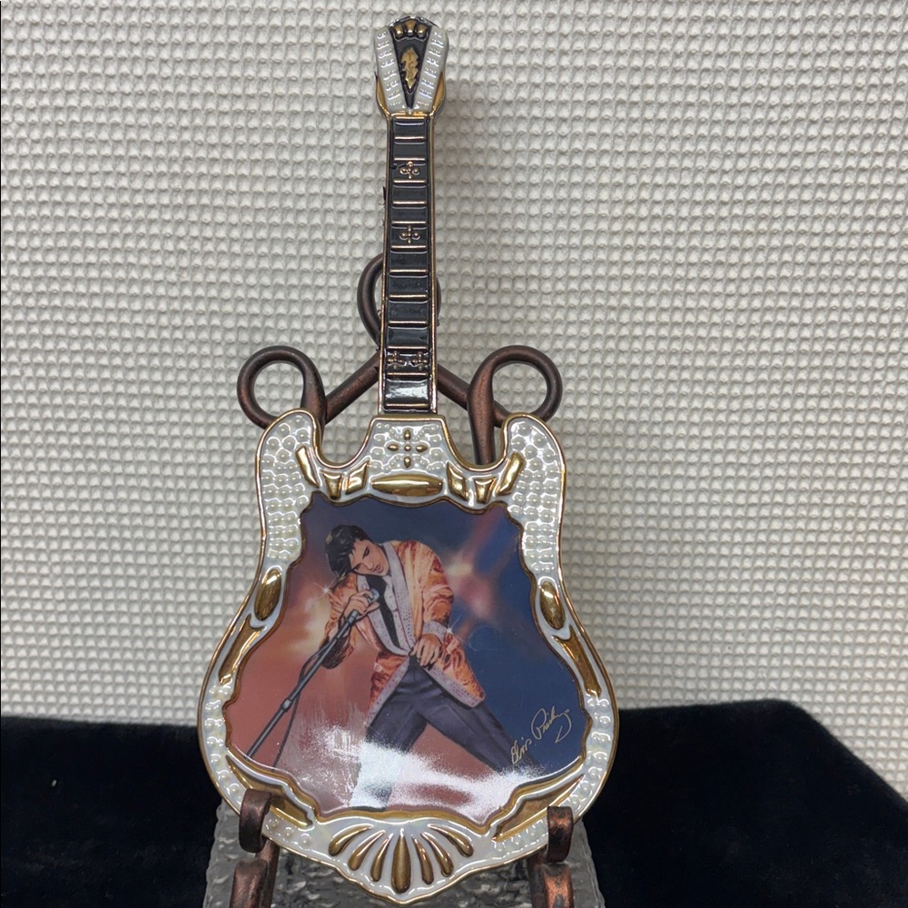 Elvis Presley commemorative plate